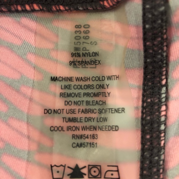 NWOT Set of Two Calvin Klein Performance Capris Size S - Picture 6 of 7